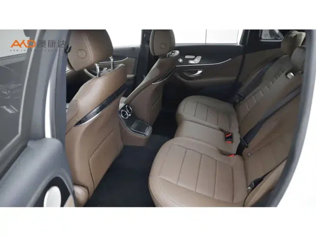 Mercedes-Benz E-Class — Фото автомобиля 7