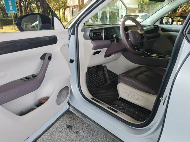 Leapmotor C11 — Фото автомобиля 12