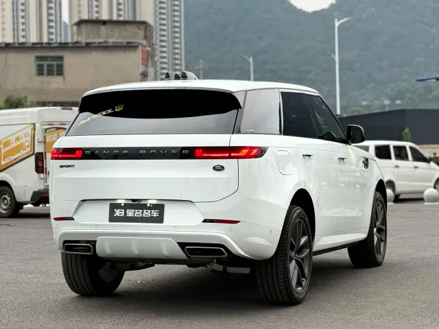 Land Rover Range Rover Sport — Фото автомобиля 16