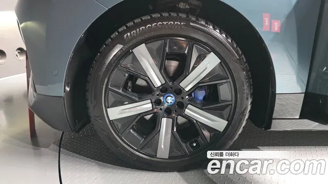 BMW iX — Фото автомобиля 5