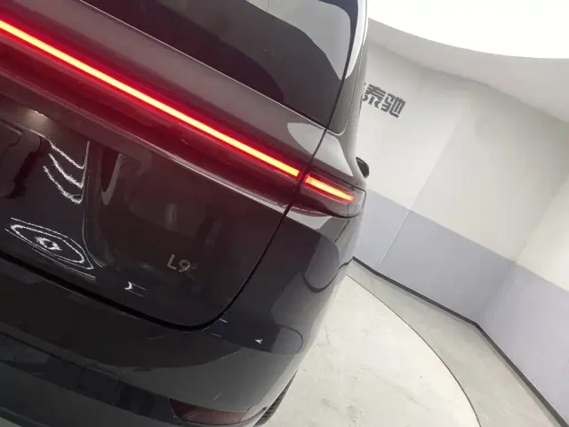 Li Auto L9 — Фото автомобиля 10