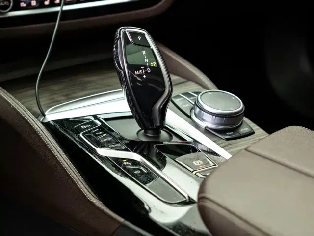 BMW 5 Series — Фото автомобиля 15
