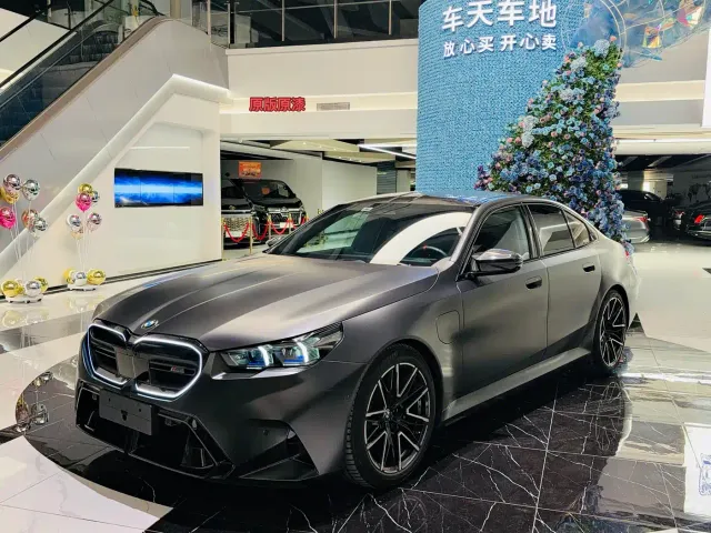 Фотография автомобиля — BMW M5