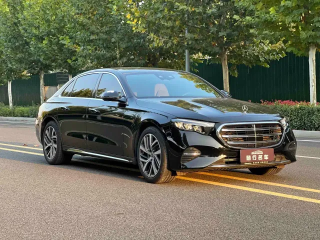 Mercedes-Benz E-Class — Фото автомобиля 3