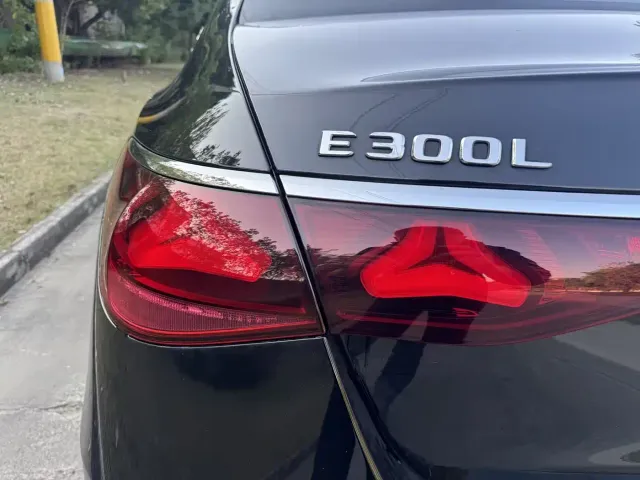 Mercedes-Benz E-Class — Фото автомобиля 17