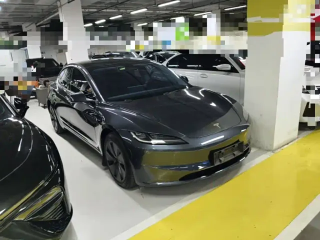 Tesla Model 3 — Фото автомобиля 3