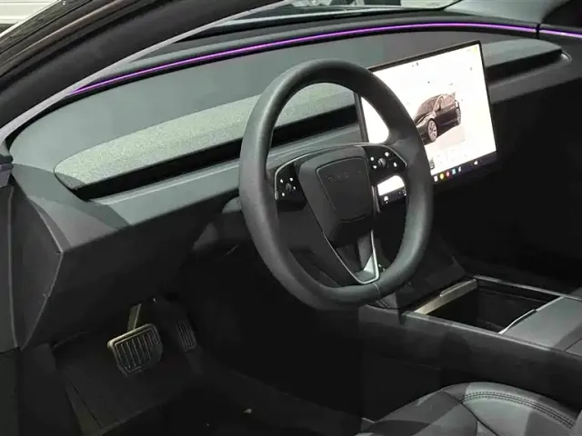 Tesla Model 3 — Фото автомобиля 6