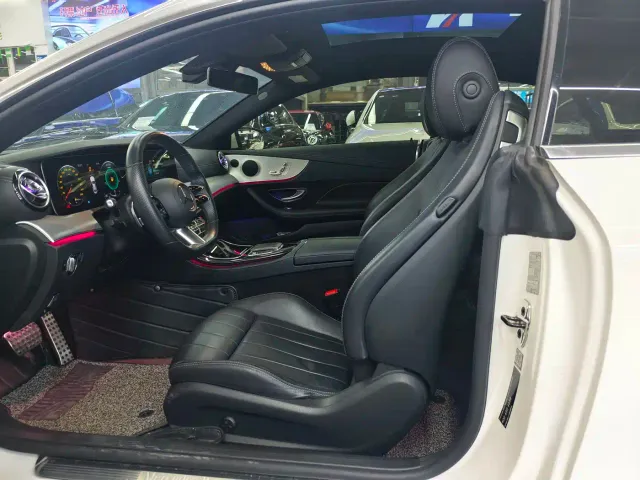 Mercedes-Benz E-Class — Фото автомобиля 5