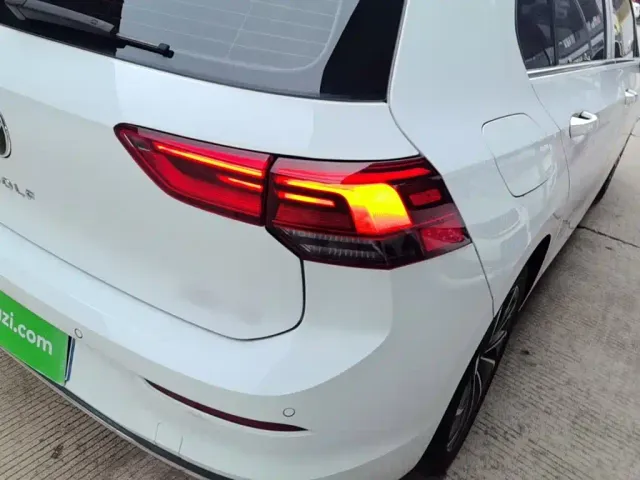 Volkswagen Golf — Фото автомобиля 7