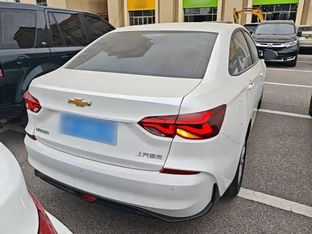 Chevrolet Monza — Фото автомобиля 5