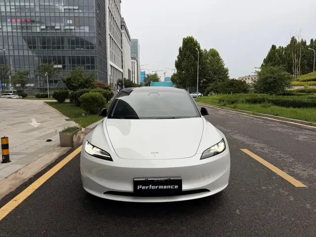 Tesla Model 3 2023 Rear-Wheel Drive — Фото автомобиля 2