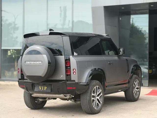 Land Rover Defender — Фото автомобиля 6