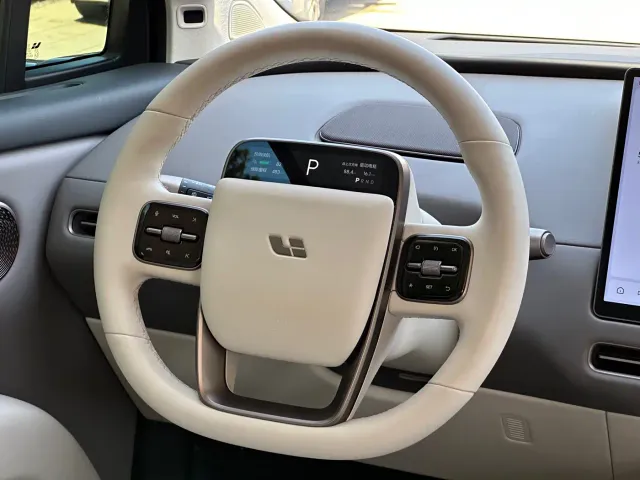 Li Auto i8 — Фото автомобиля 13