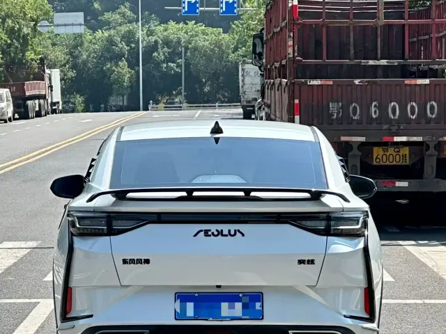 Dongfeng Yixuan — Фото автомобиля 5