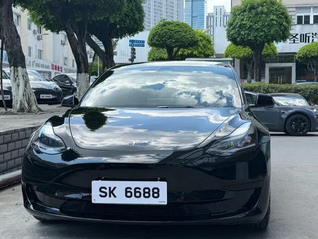 Tesla Model 3 — Фото автомобиля 2