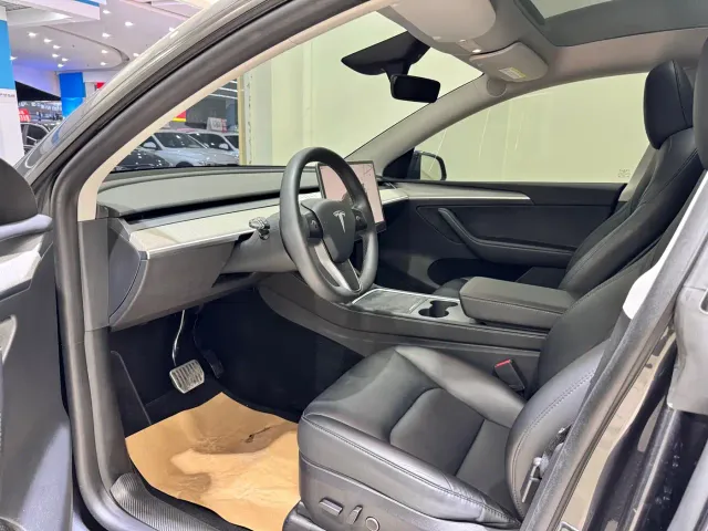 Tesla Model Y — Фото автомобиля 8