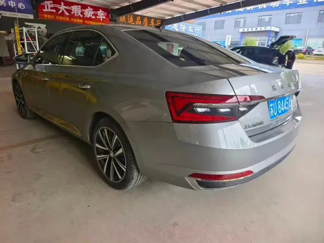 Skoda Superb — Фото автомобиля 8