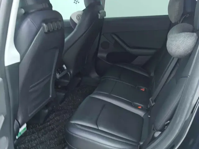 Tesla Model Y — Фото автомобиля 6