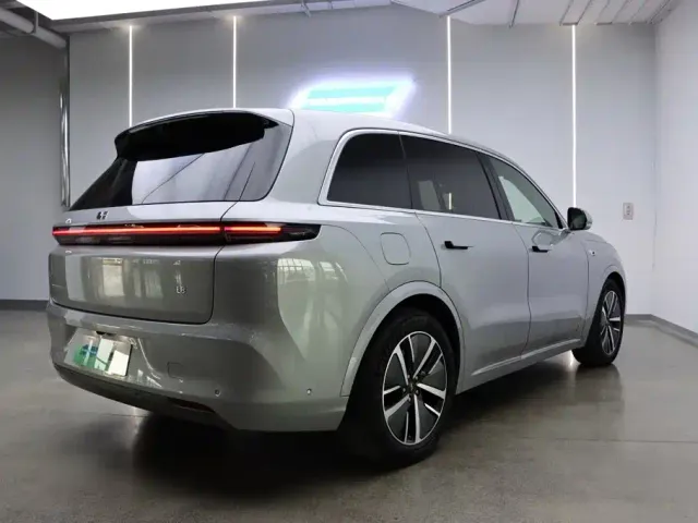 Li Auto L8 — Фото автомобиля 7