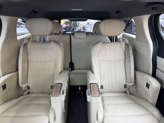 Toyota Sienna — Фото автомобиля 8