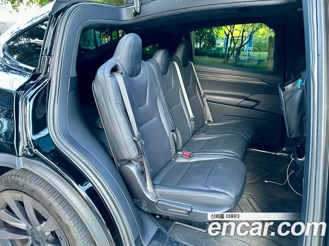 Tesla Model X — Фото автомобиля 16