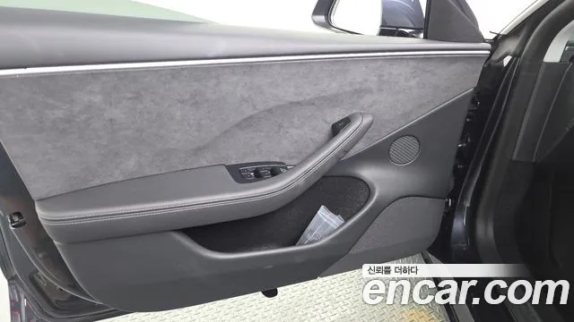 Tesla Model 3 — Фото автомобиля 19