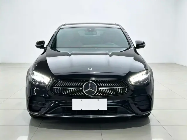 Mercedes-Benz E-Class — Фото автомобиля 2