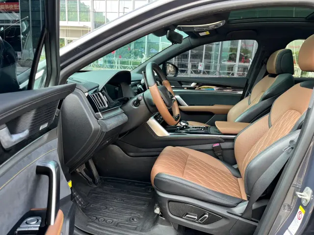 BYD Tang — Фото автомобиля 10