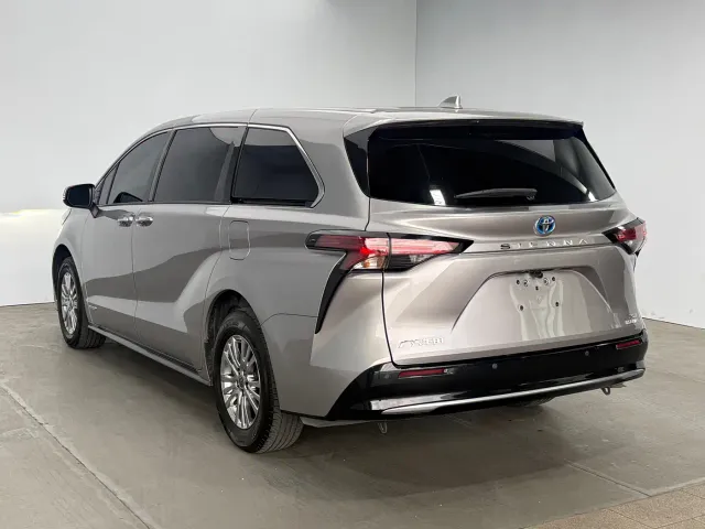 Toyota Sienna — Фото автомобиля 5