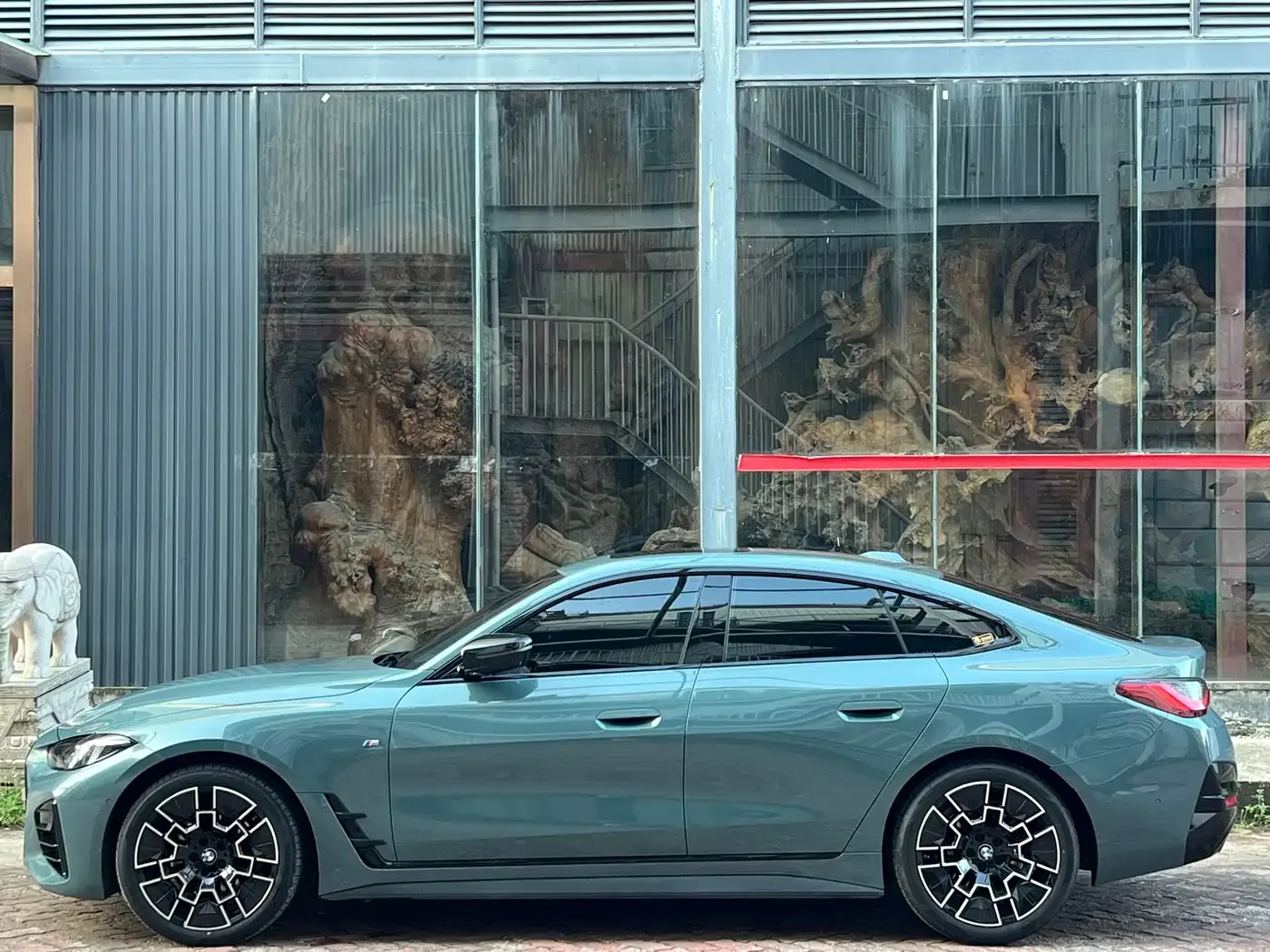 BMW BMW 4 Series 2023 430i Gran Coupe M Sport Shadowline Package — Фото автомобиля 9