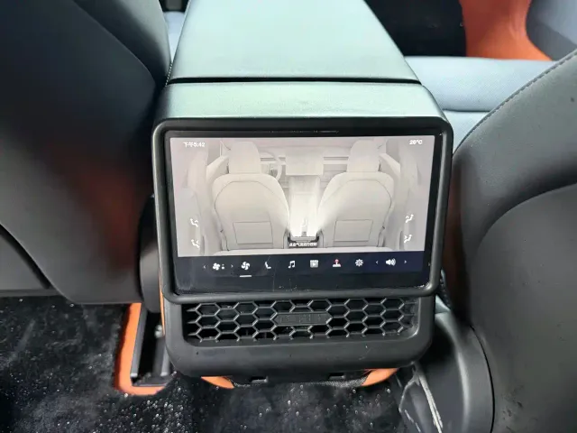 Tesla Model 3 — Фото автомобиля 7