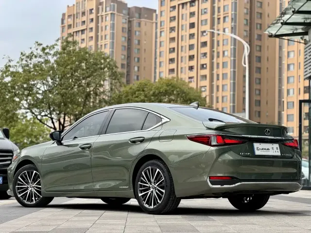 Lexus Lexus ES 2022 300h Ultimate Edition — Фото автомобиля 4