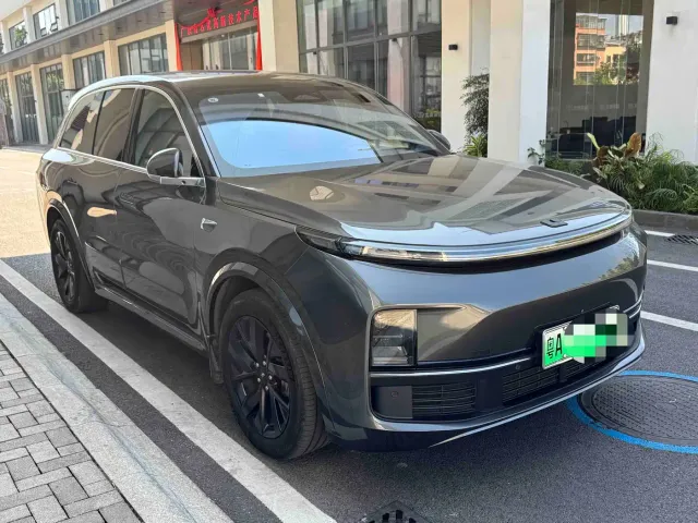 Li Auto L8 — Фото автомобиля 20