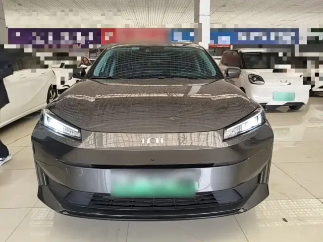 Changan Qiyuan A05 — Фото автомобиля 2