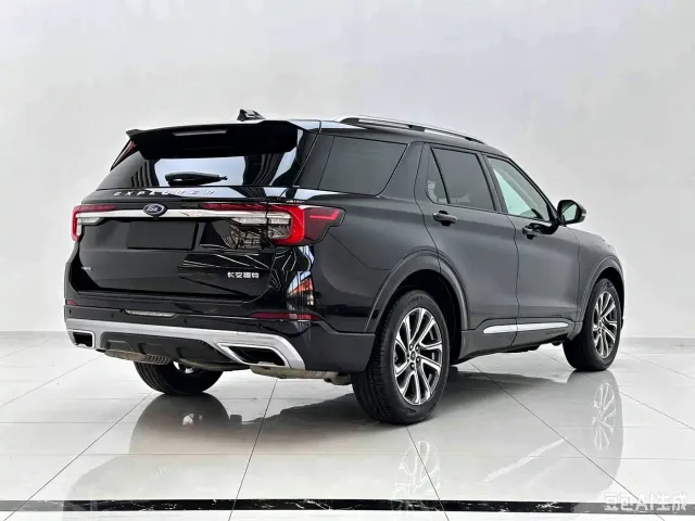 Ford Explorer — Фото автомобиля 5
