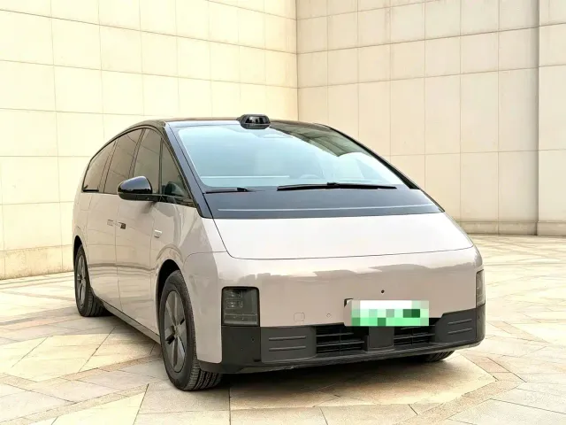 Li Auto MEGA — Фото автомобиля 3