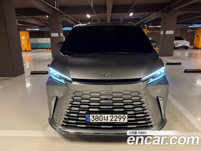 Lexus LM Generation 2 — Фото автомобиля 2