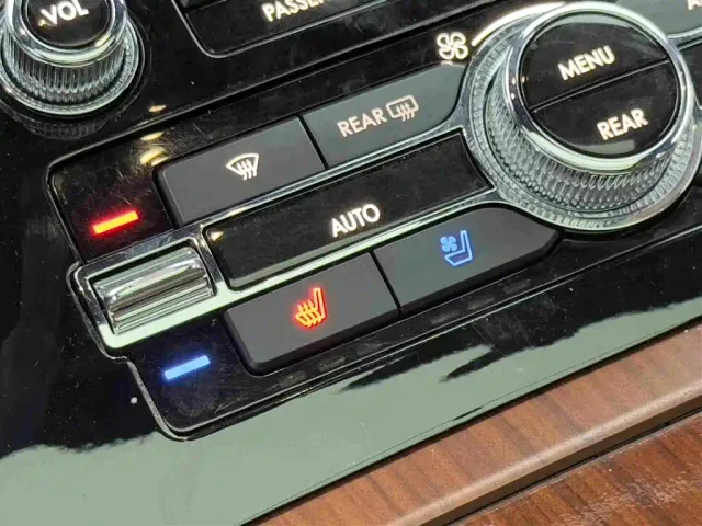 Lincoln Navigator — Фото автомобиля 21