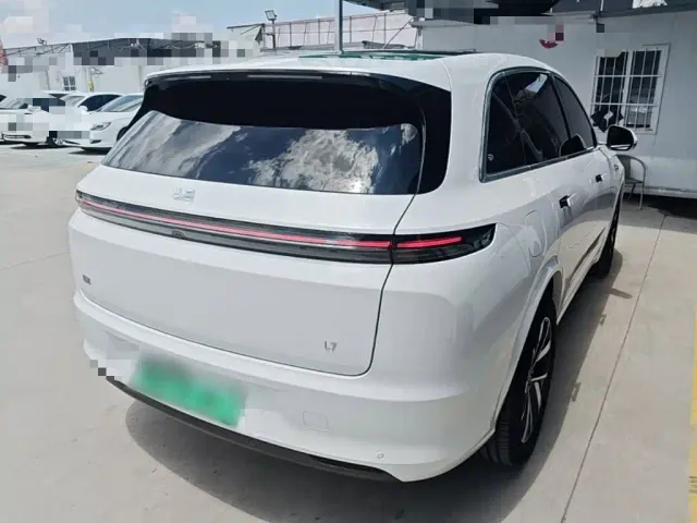 Li Auto L7 — Фото автомобиля 4
