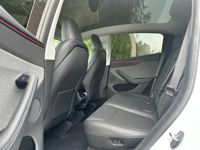 Tesla Model Y — Фото автомобиля 6