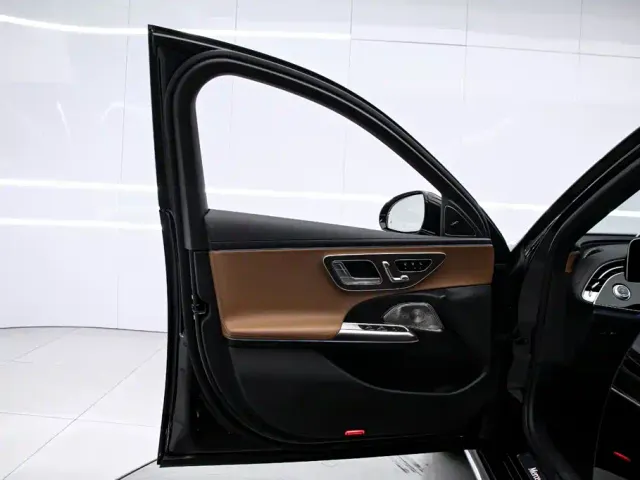 Mercedes-Benz E-Class — Фото автомобиля 12