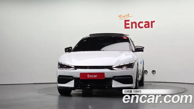 Kia EV6 — Фото автомобиля 2