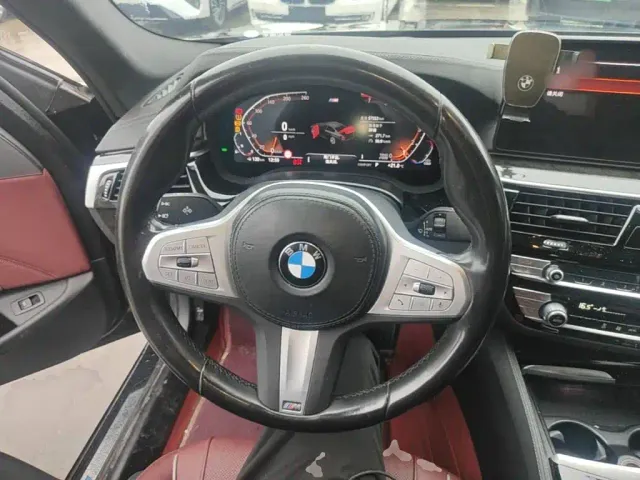 BMW 5 Series — Фото автомобиля 10