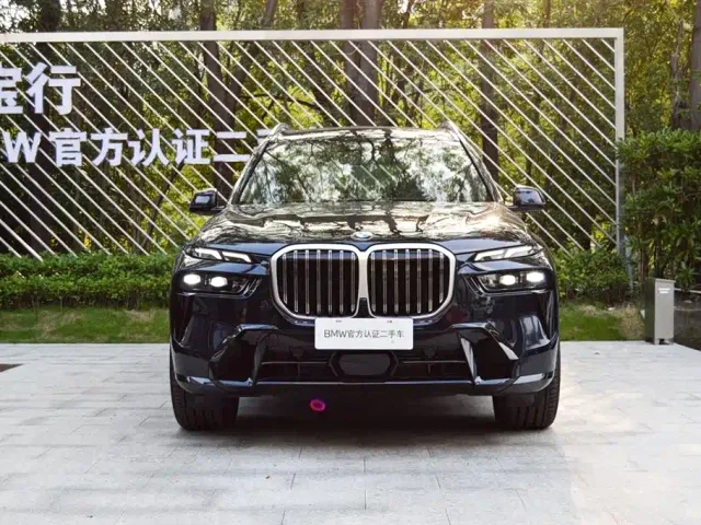 BMW X7 — Фото автомобиля 2