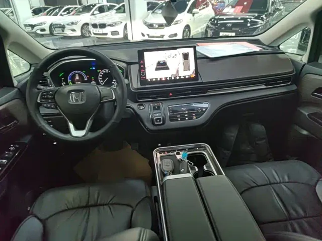 Honda Odyssey — Фото автомобиля 9