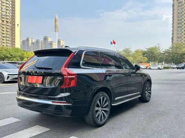 Volvo XC90 — Фото автомобиля 4