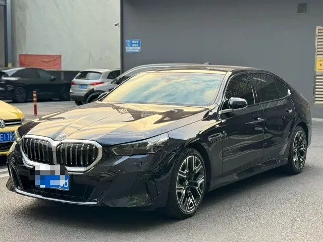 BMW 5 Series — Фото автомобиля 9