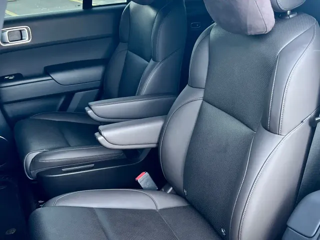 Li Auto L8 — Фото автомобиля 10
