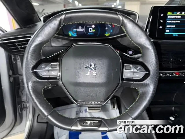 Peugeot 208 — Фото автомобиля 8