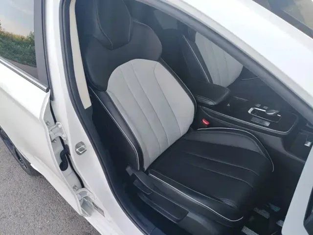 BAIC Beijing EU5 PLUS — Фото автомобиля 24